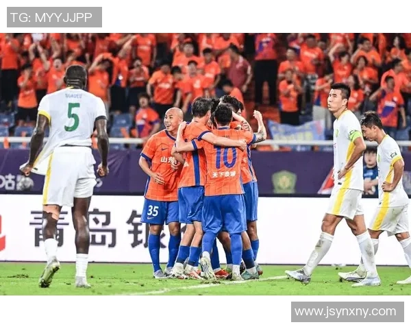 上港与国安对决裁判争议引发球迷热议赛后反响不一 上港与国安对决裁判争议引发球迷热议赛后反响不一